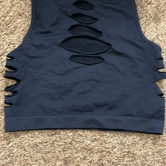 GARAGE Distressed Crop Top - Picture 3 of 3